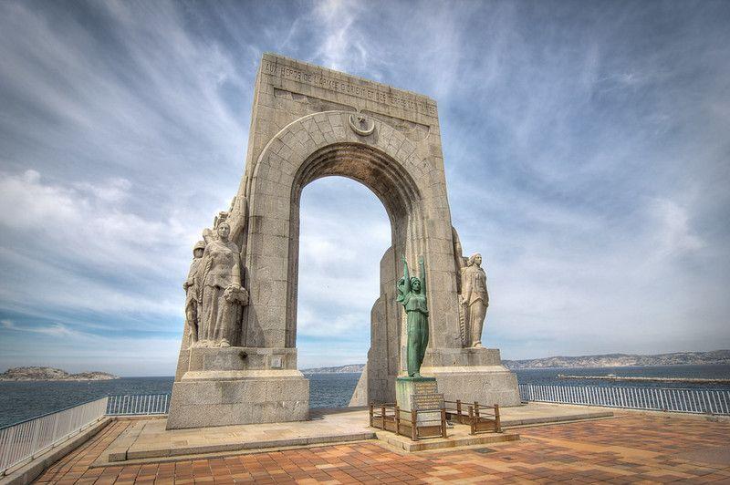 Monumento en La Corniche